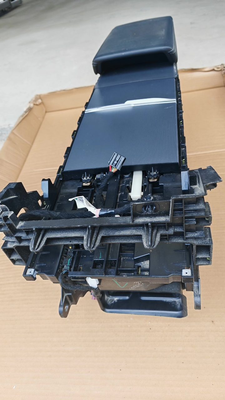 Tesla Model, 3/Y armrest box assembly, OEM