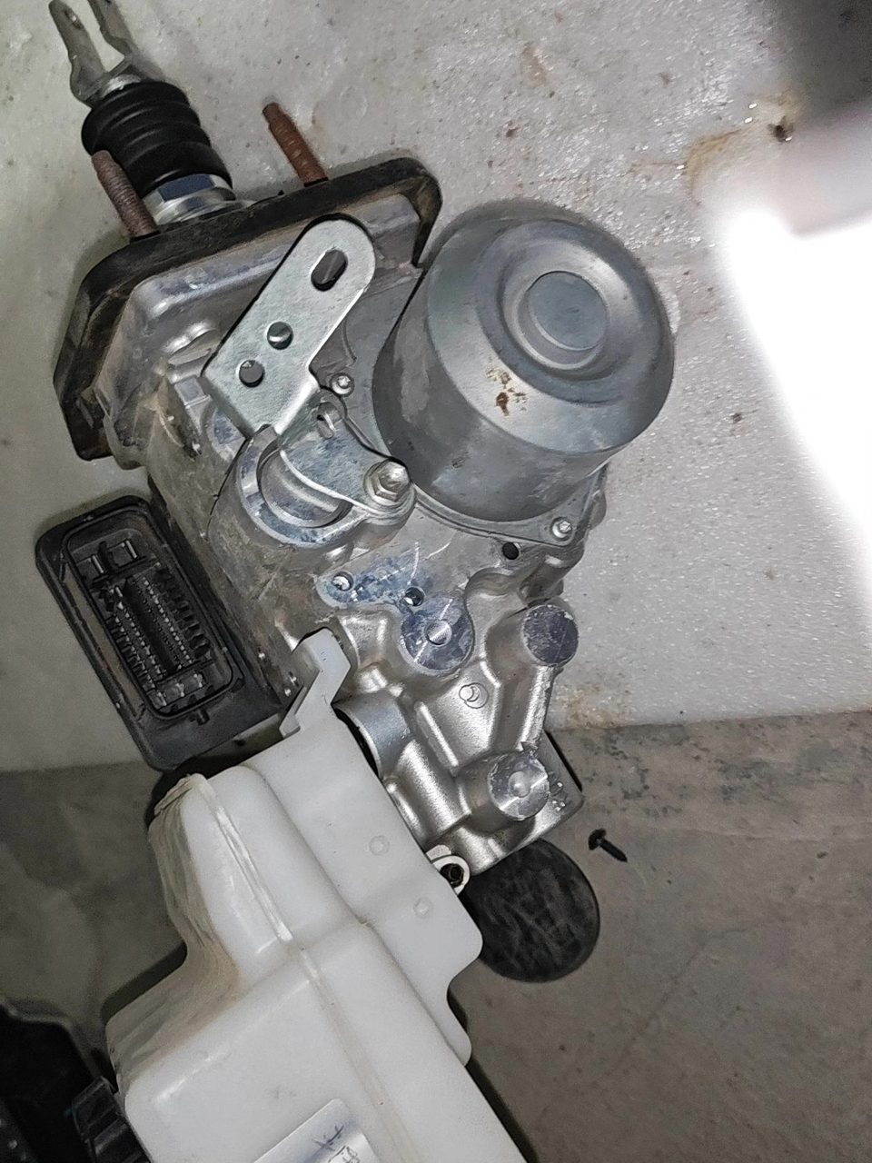 Toyota BZ4XOEM Brake Total Pump