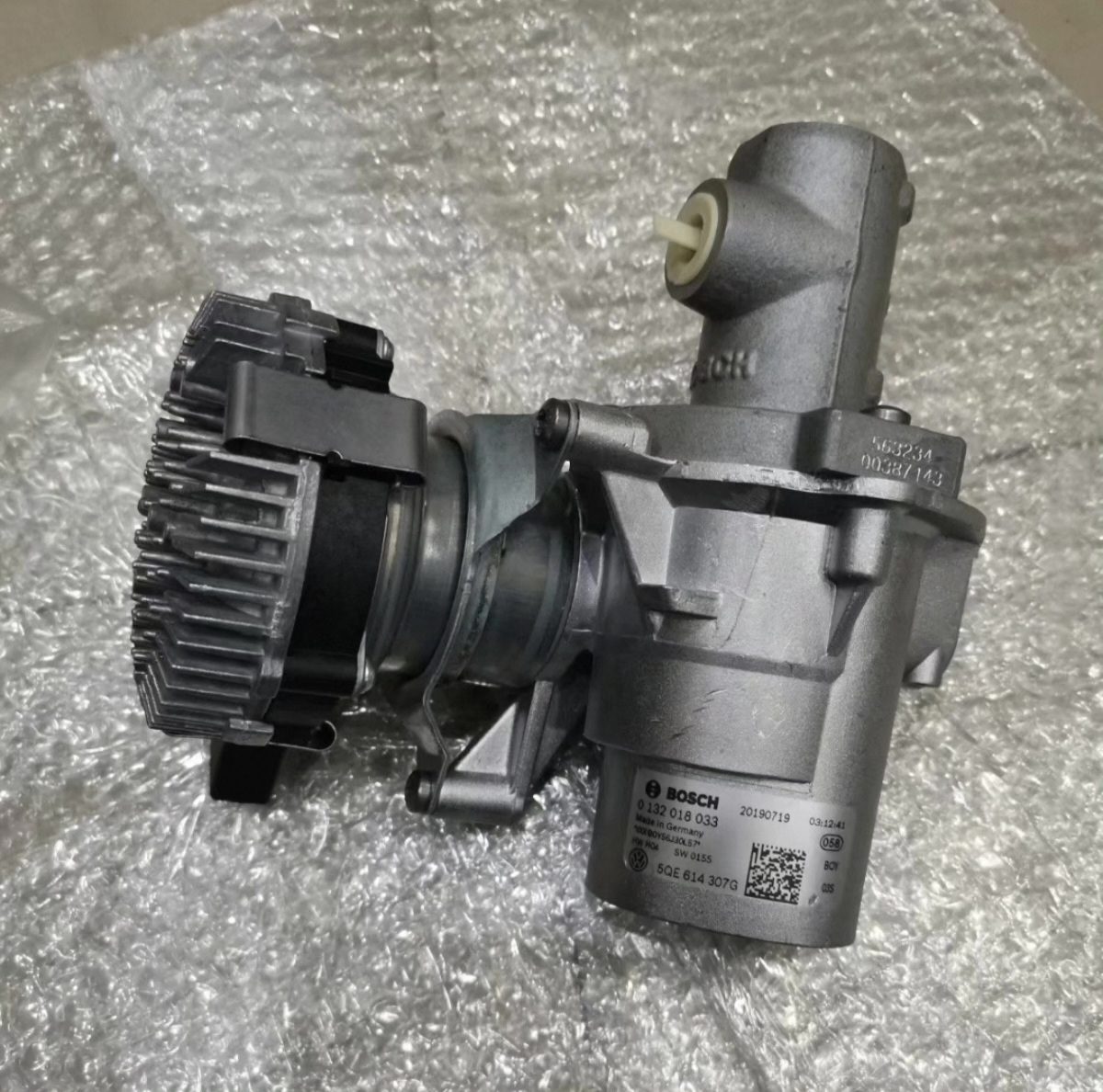 Volkswagen petrol-electric hybrid new energy pressure accumulator