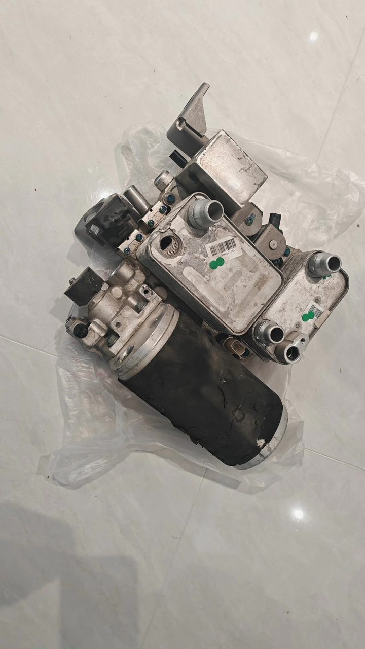 Xiaomi SU7 Thermal Management Integrated Module, Damaged, Cheap to Handle