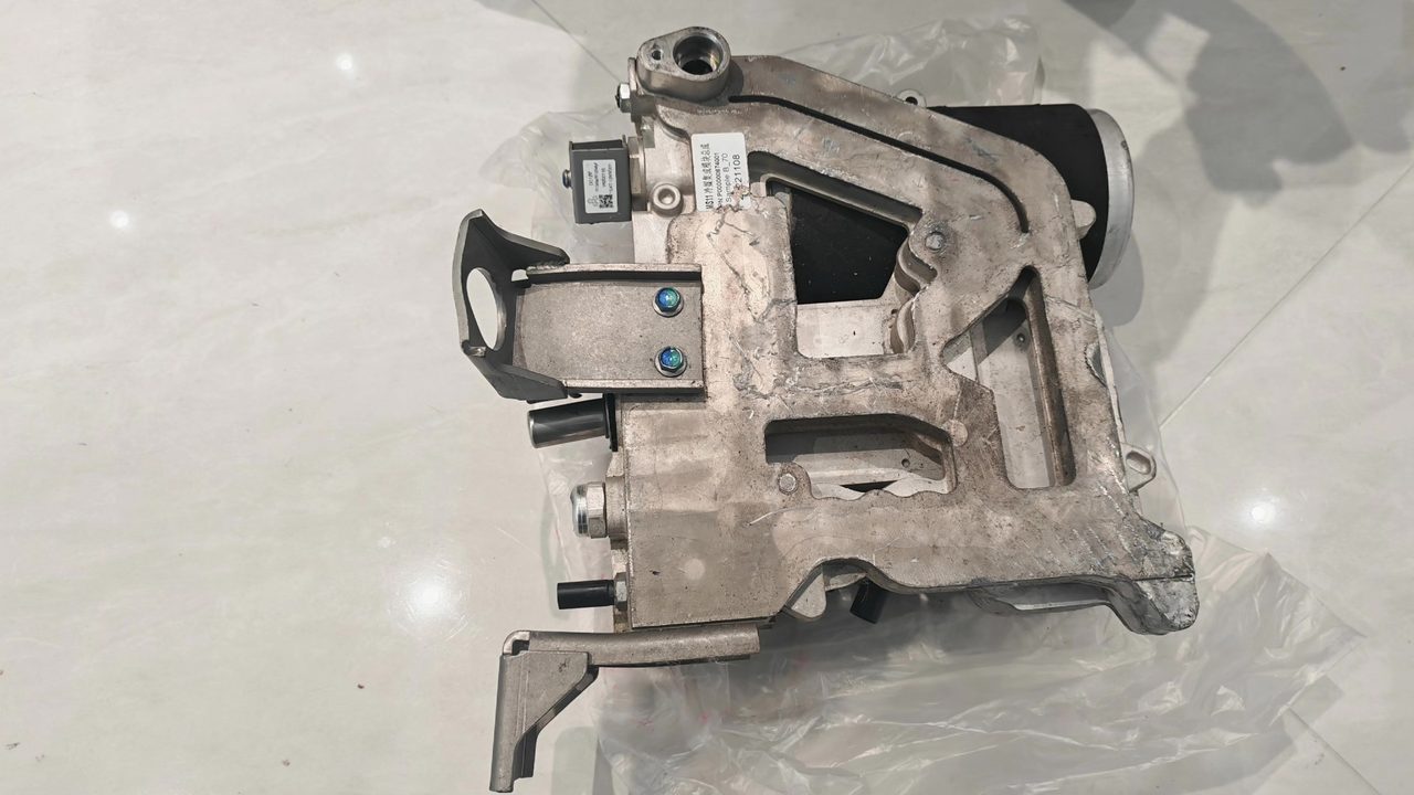 Xiaomi SU7 Thermal Management Integrated Module, Damaged, Cheap to Handle