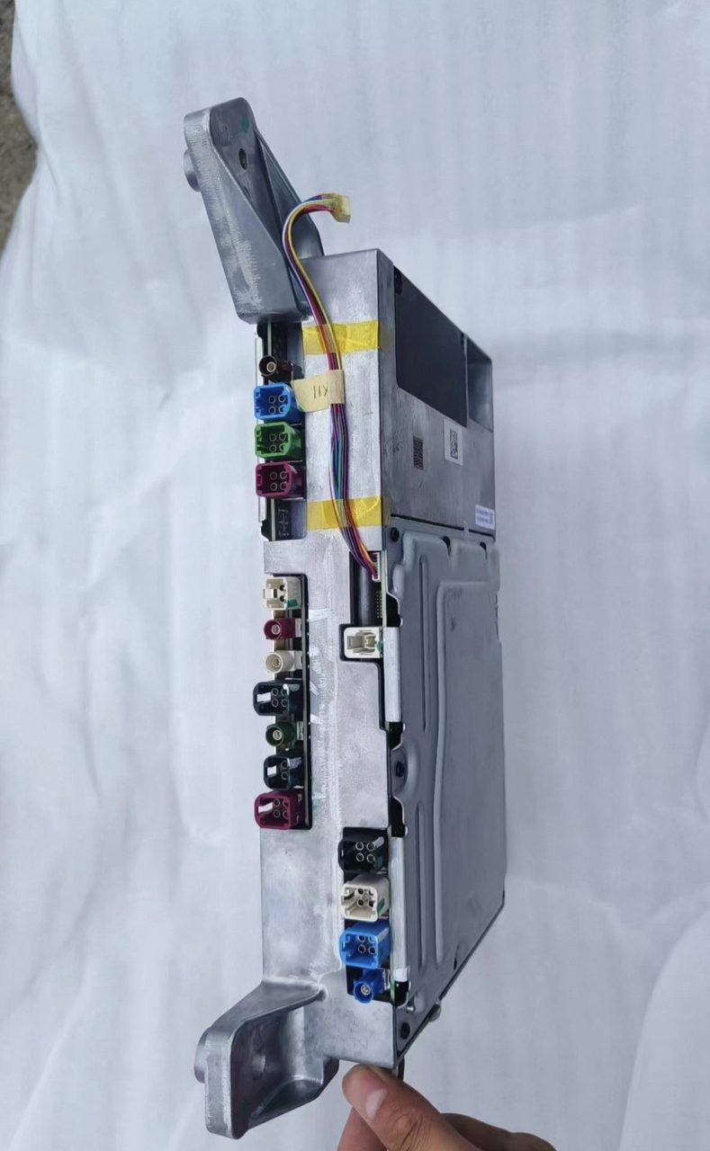 OEM Xiaomi yu7 Intelligent Computing Platform, New Vehicle Used OEM Part, Four-in-One Vehicle Domain Controller Control Computer, Autonomous Driving