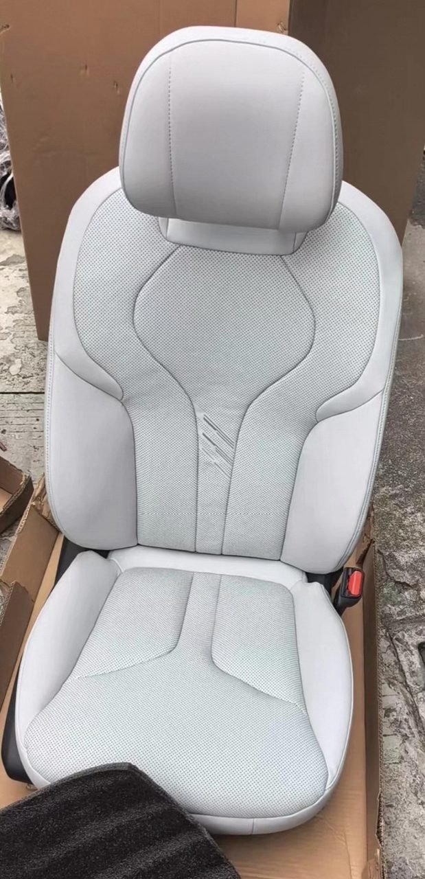 Xpeng G7 front seats, main and auxiliary seats