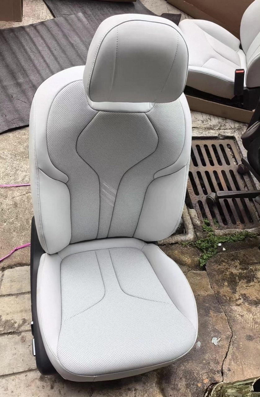 Xpeng G7 front seats, main and auxiliary seats