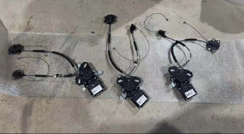 Xiaopeng X9, electric center door drive motor, actuator, brushless motor, electric adjustment