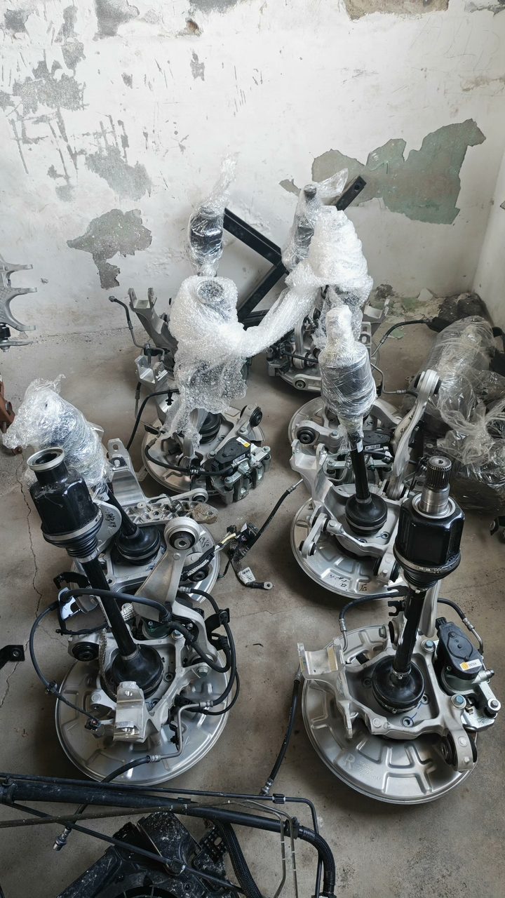 Xpeng OEM chassis parts for Xpeng X9, half shaft, arm, with brake disc and calipers