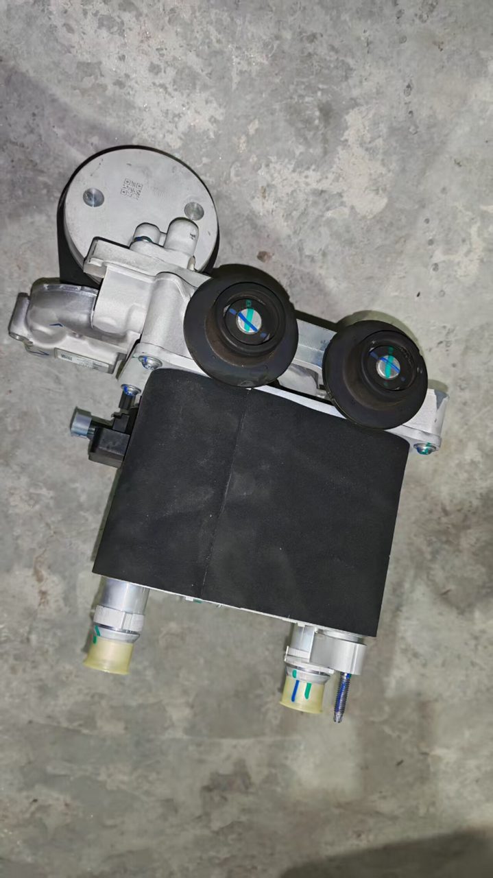 ZEEKR OEM Thermal Management Integrated Module Used OEM Part All Connectors Included