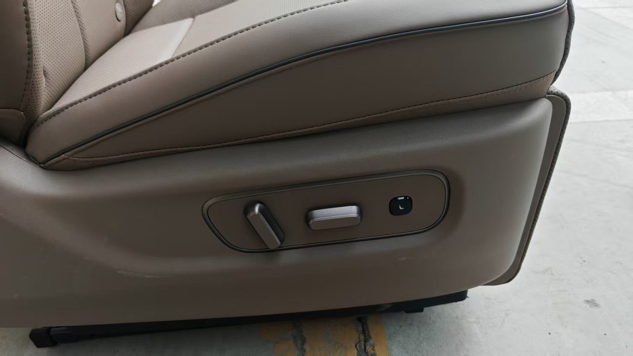 Li Auto i8 Middle Row Seat, OEM Dismantled, with Power Adjustment, Heating, Ventilation, Fully Functional