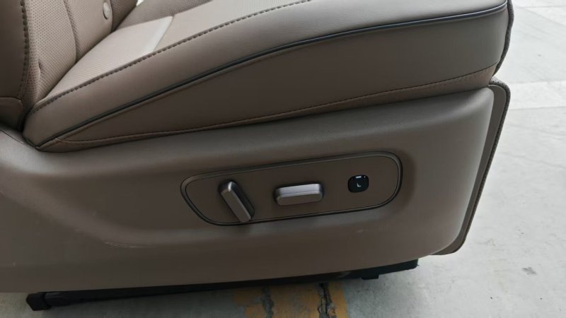Li Auto i8 Middle Row Seat, OEM Dismantled, with Power Adjustment, Heating, Ventilation, Fully Functional