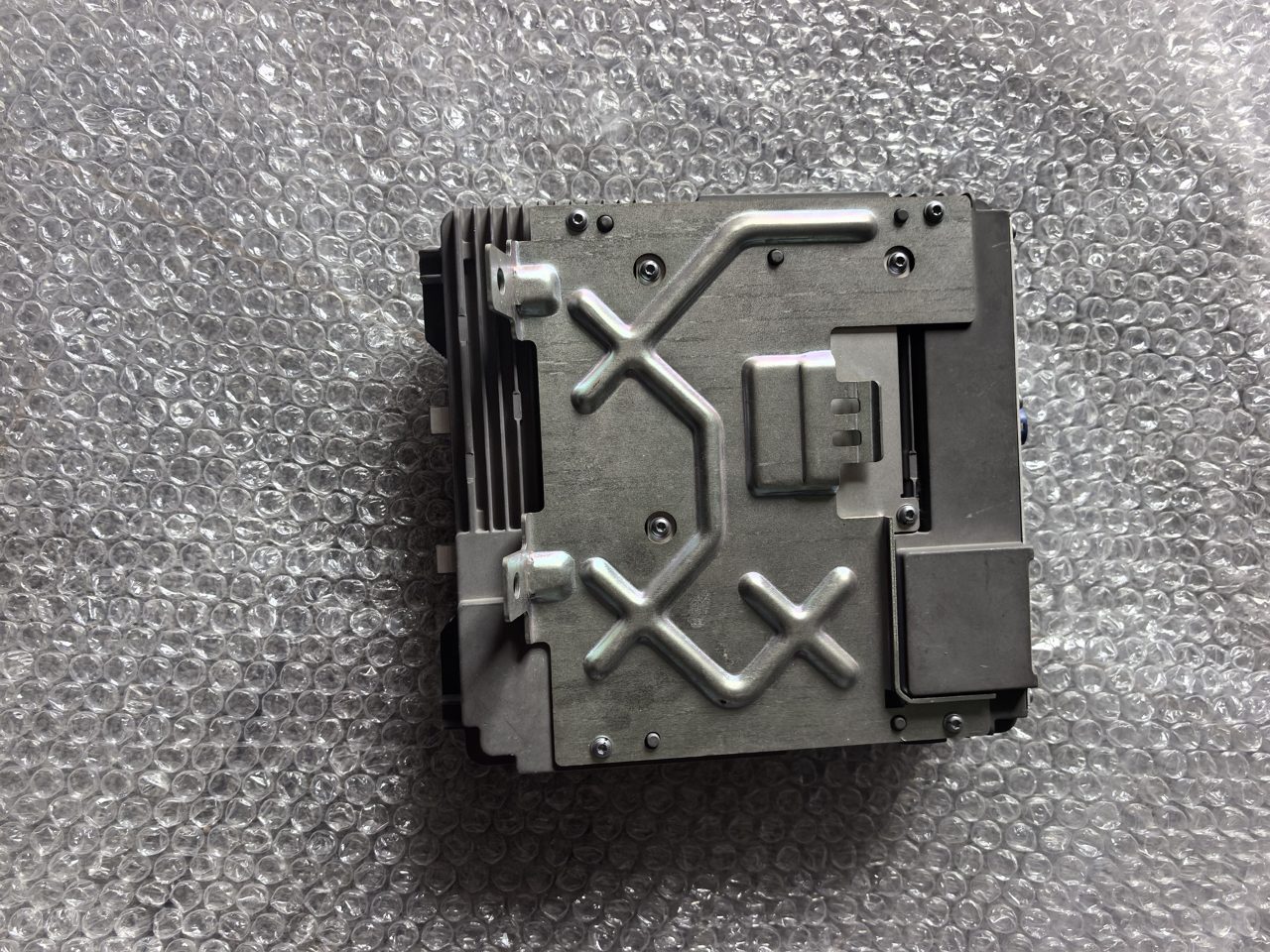 AVATR Head Unit, Genuine OEM Used Part, All Connectors Included, Fully Functional