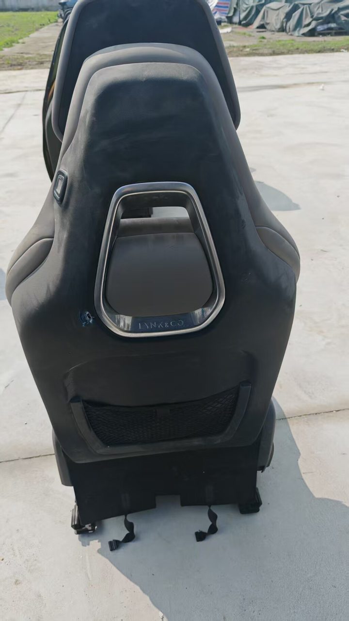 Lynk & Co OEM Dismantled Seat, All Connectors Included, with LYNK&CO Logo