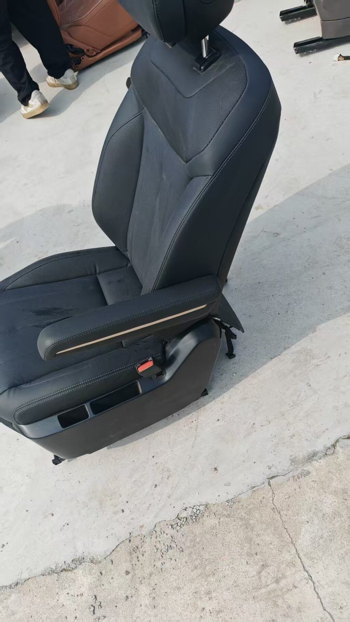 Onvo L90 OEM Electric Middle Row Seat, Right Side, with Ventilation Plus