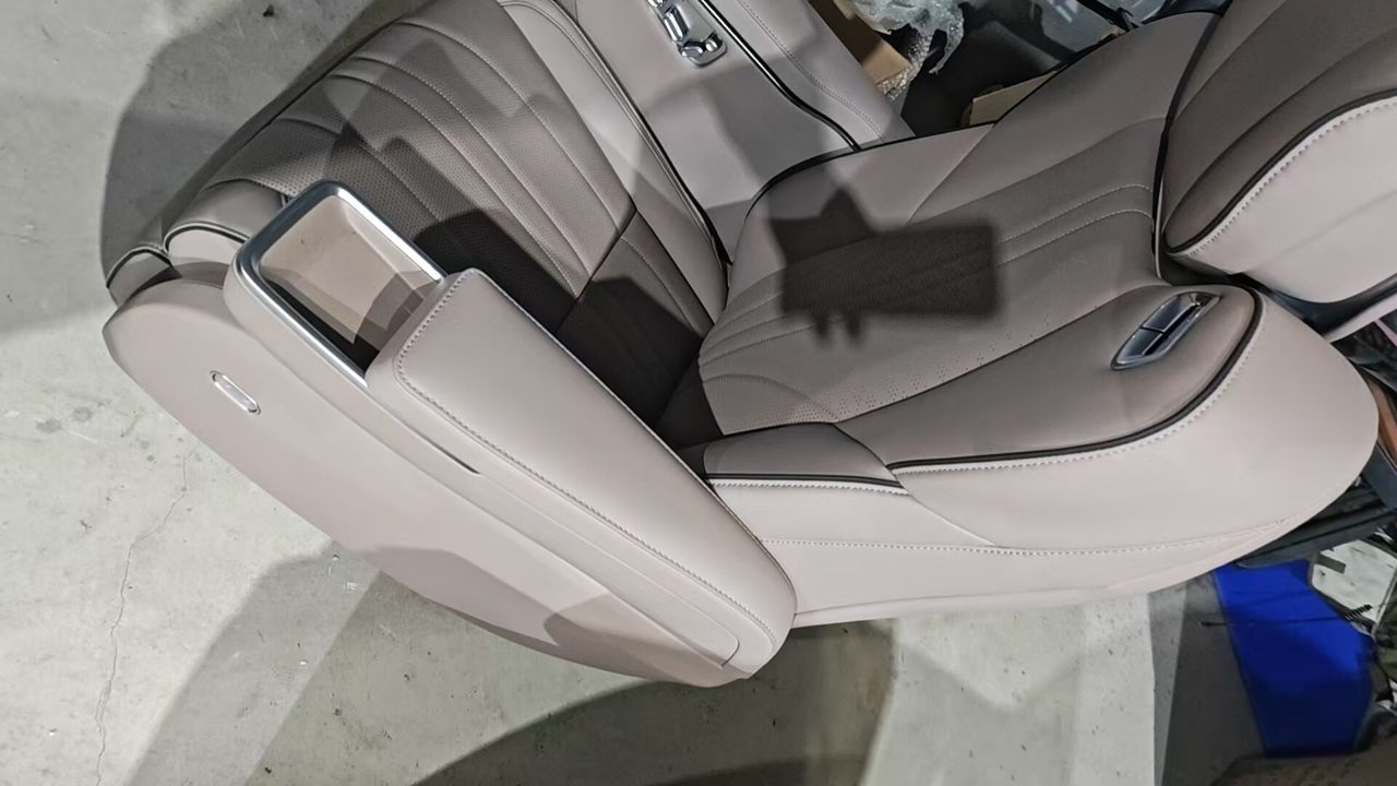 XPeng x9 Middle Row Seat, Zero Gravity Model, OEM Dismantled, Condition Quite Good, Fully Functional