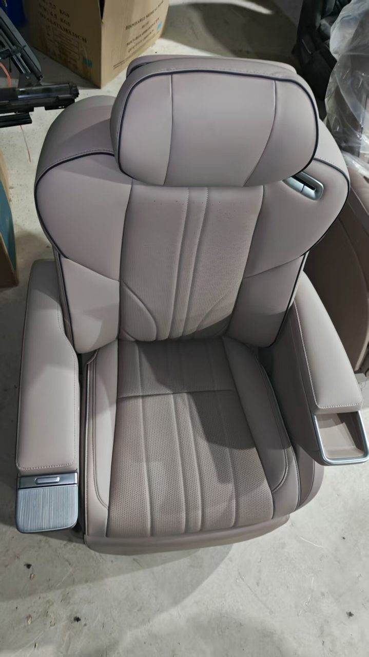 XPeng x9 Middle Row Seat, Zero Gravity Model, OEM Dismantled, Condition Quite Good, Fully Functional