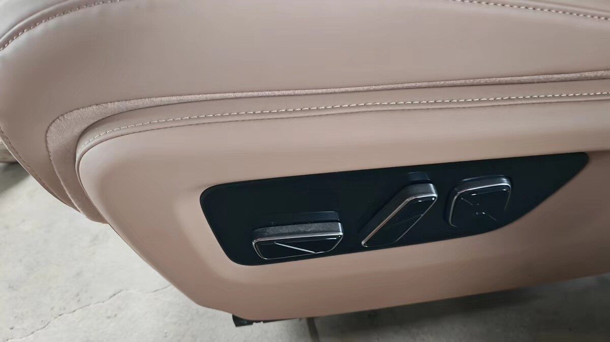 Dongfeng MHERO M817 Driver Seat, Genuine OEM Used Part, Fully Functional, Structurally Complete
