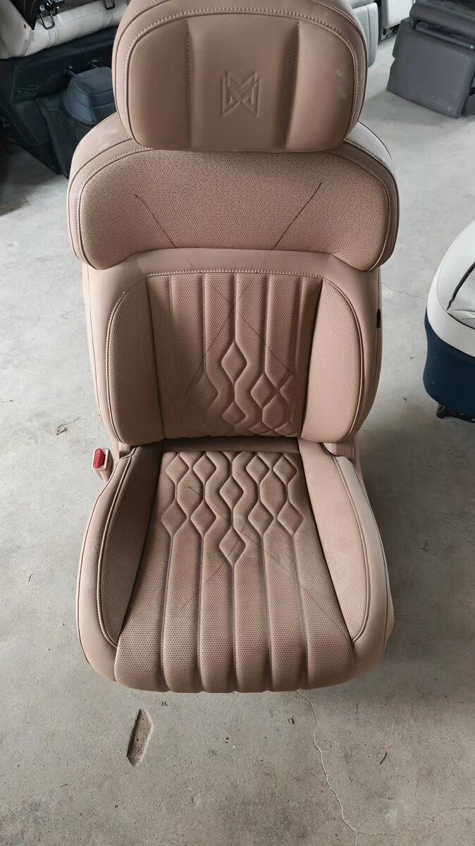 Dongfeng MHERO M817 Driver Seat, Genuine OEM Used Part, Fully Functional, Structurally Complete