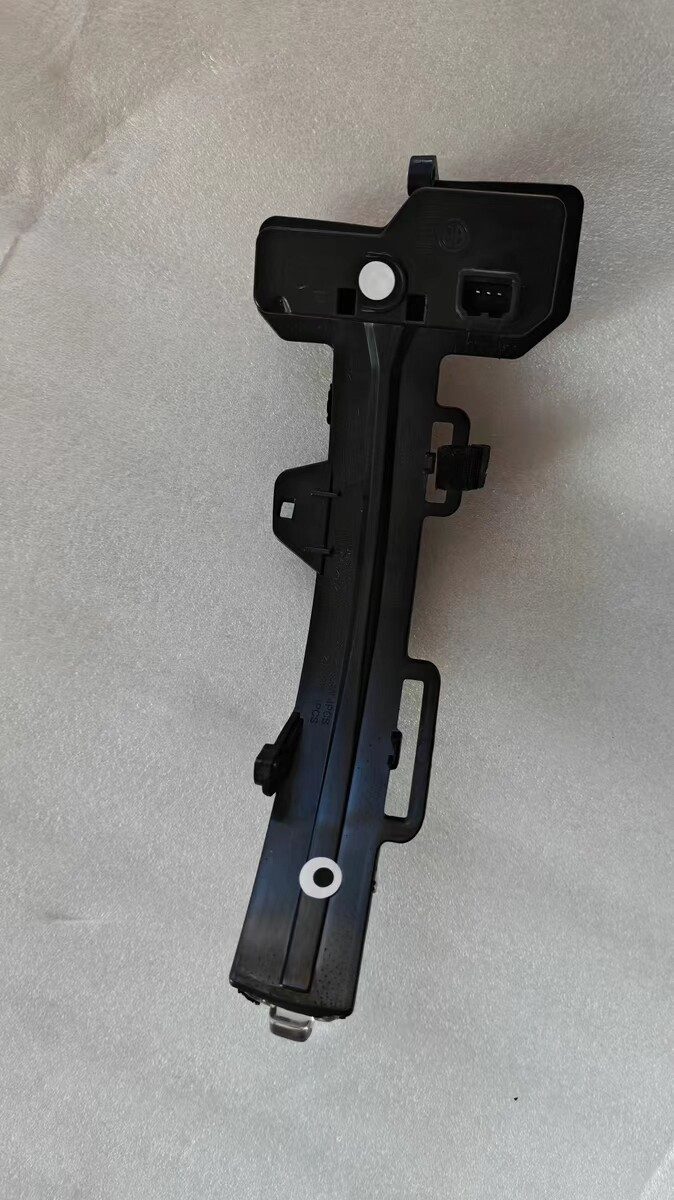ZEEKR 8x Right Side Rearview Mirror Steering Lamp, Genuine OEM Used Part, Fits ZEEKR 8x Fully Functional