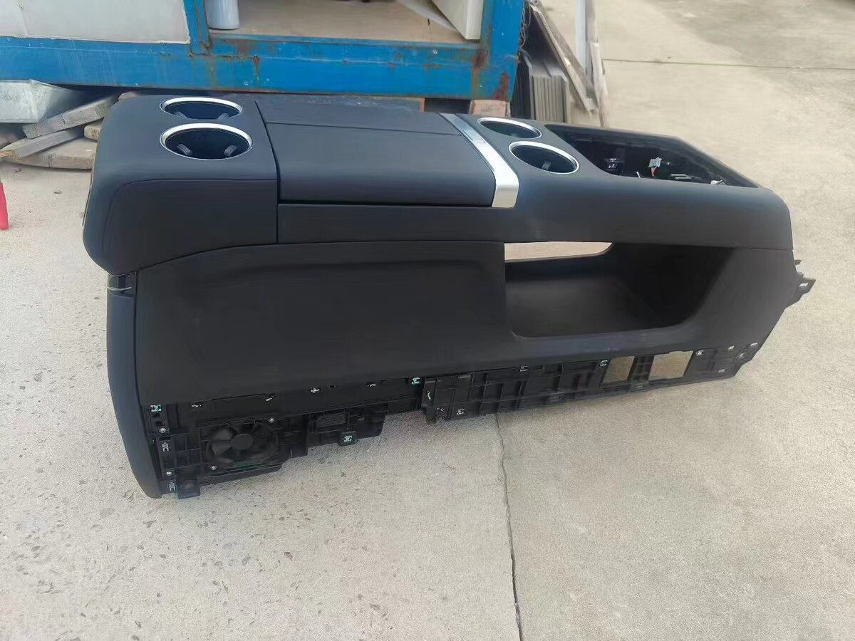 Li Auto L9 Armrest Box, with Refrigerator, Fully Functional