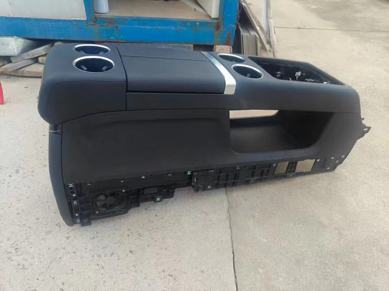 Li Auto L9 Armrest Box, with Refrigerator, Fully Functional