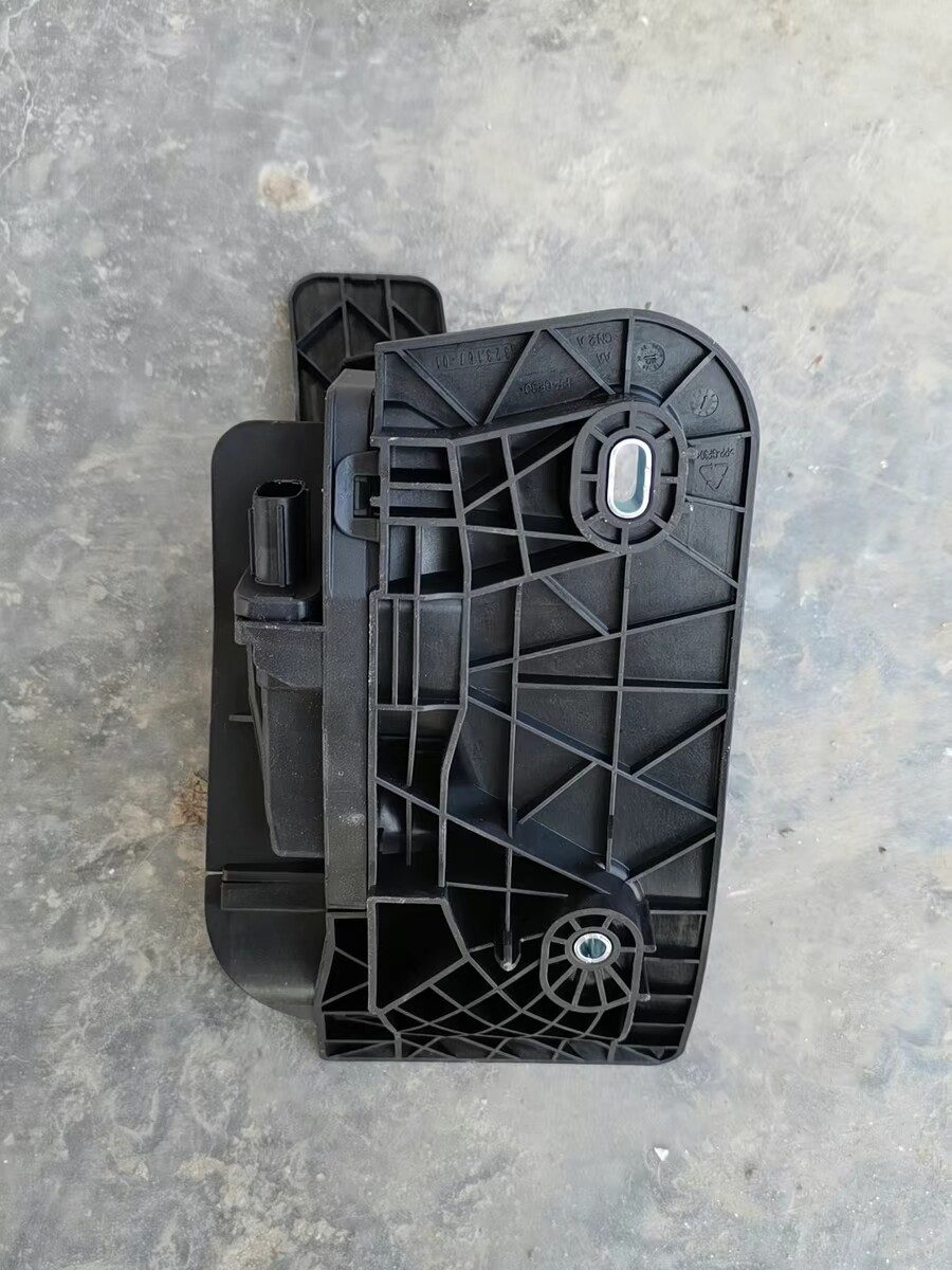 XPeng x9 Oil Door Pedal XPeng x9 Pedal 99 New Emblem Price