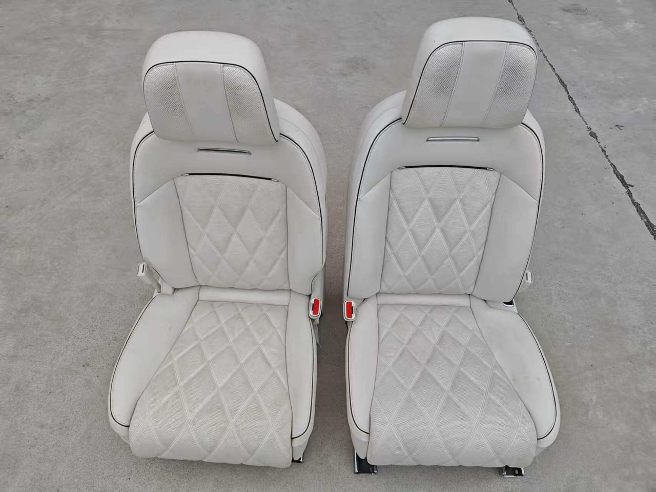 Maextro S800 Driver & Passenger Seat, Genuine OEM Used Part, Fully Functional