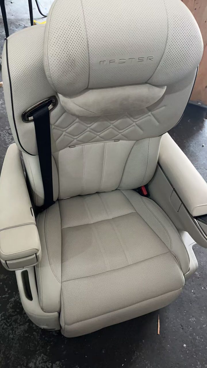GAC Trumpchi M8 Xiangwang Model Middle Row Seat, Genuine OEM Used Part, with Seat Belt