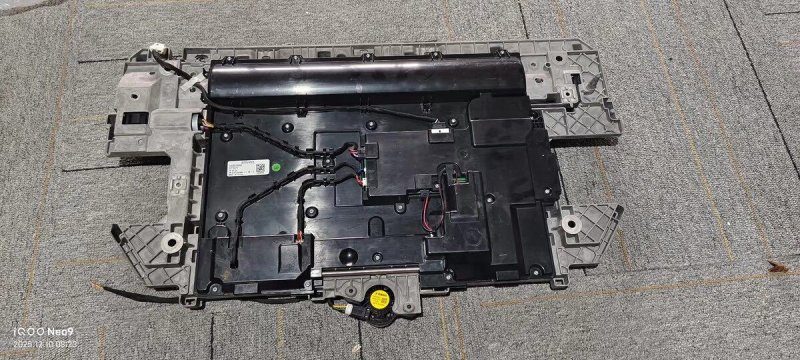 ZEEKR 009 Middle Row Screen