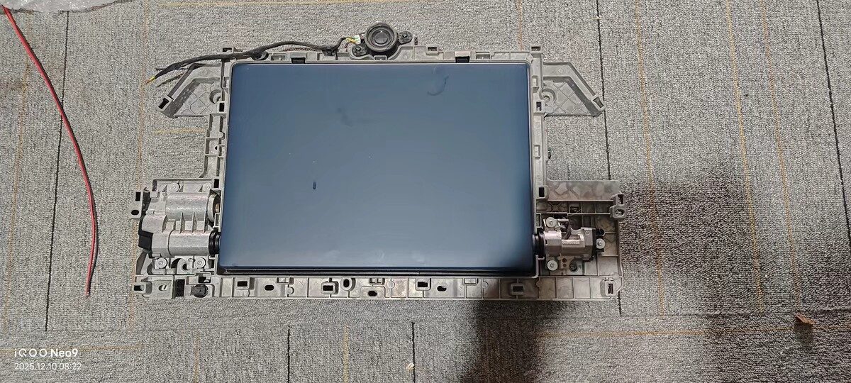 ZEEKR 009 Middle Row Screen