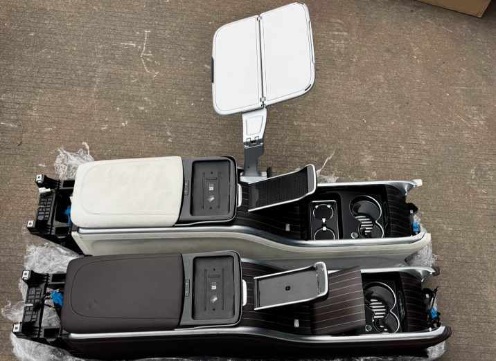 Mercedes-Benz EQS680 OEM Four Seats Partition Assembly, with Folding Table, Hot/Cold Cup Holder