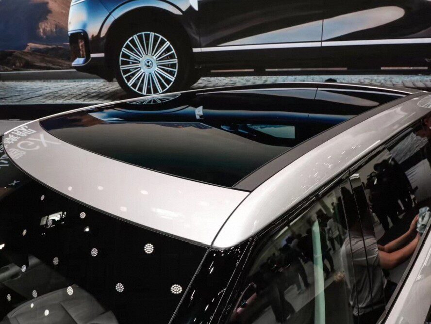 XPeng Gx Roof Sunroof Glass AI Light Privacy Glass Switchable Tint Panoramic Glass Roof LC Dimming Technology