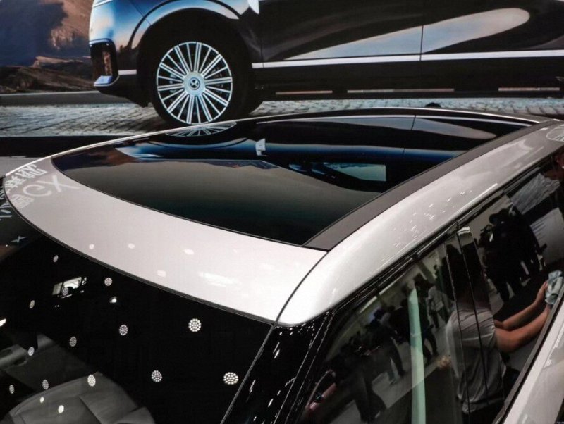 XPeng Gx Roof Sunroof Glass AI Light Privacy Glass Switchable Tint Panoramic Glass Roof LC Dimming Technology