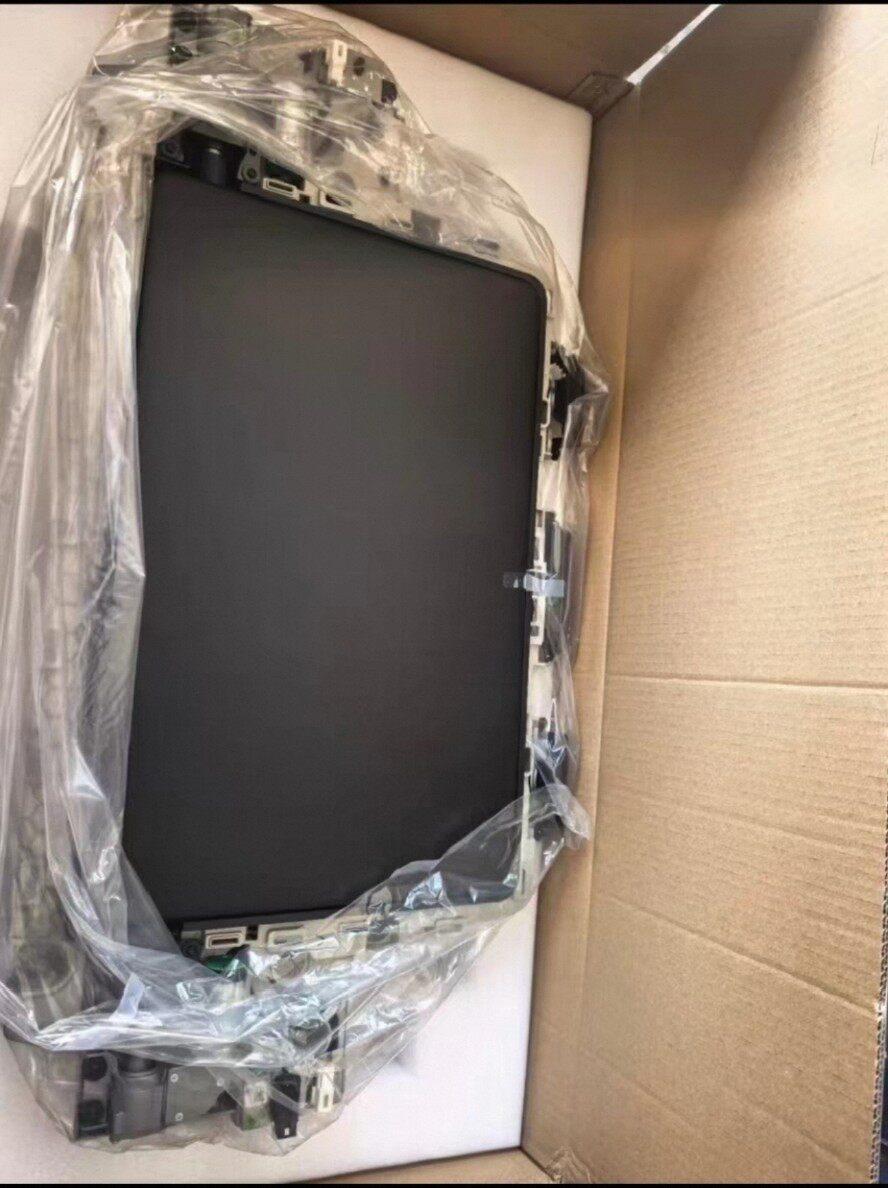 NIO ES8.26 Model Overhead Screen Rear Row Entertainment Monitor LCD Screen