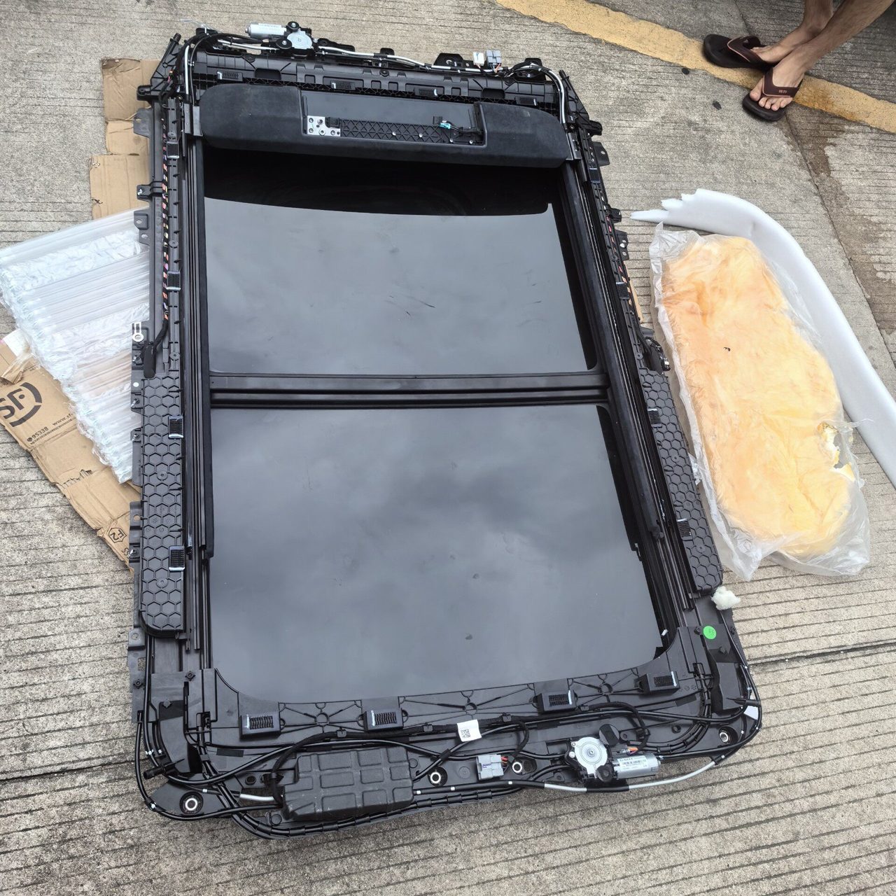26 Model ZEEKR 9x Sunroof Assembly