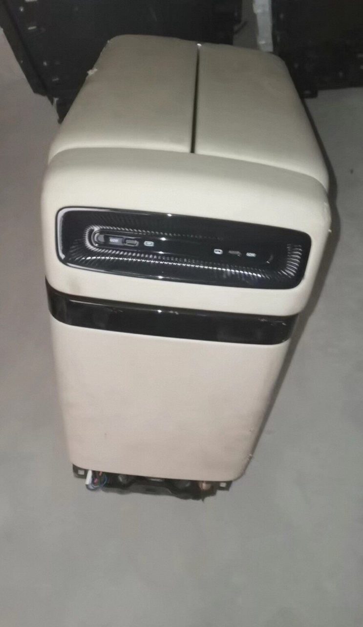 VOYAH Dreamer On-Board Refrigerator, VOYAH On-Board Refrigerator