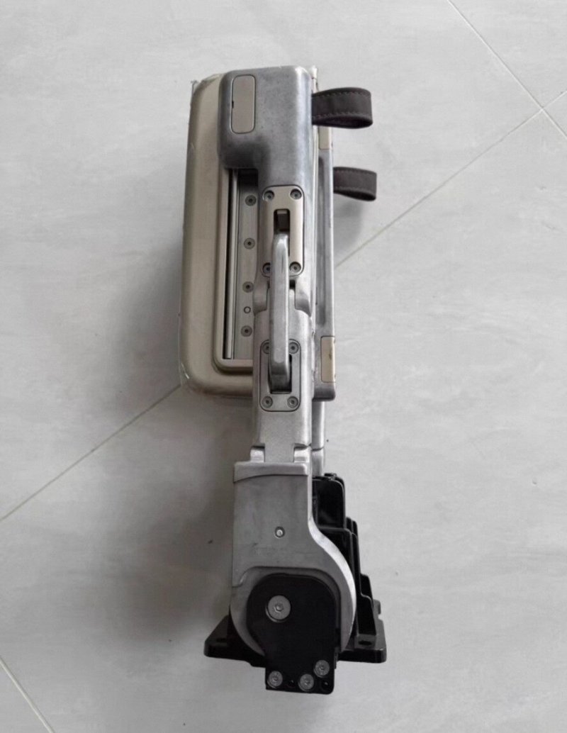NIO ES9 Middle Row Folding Table Assembly