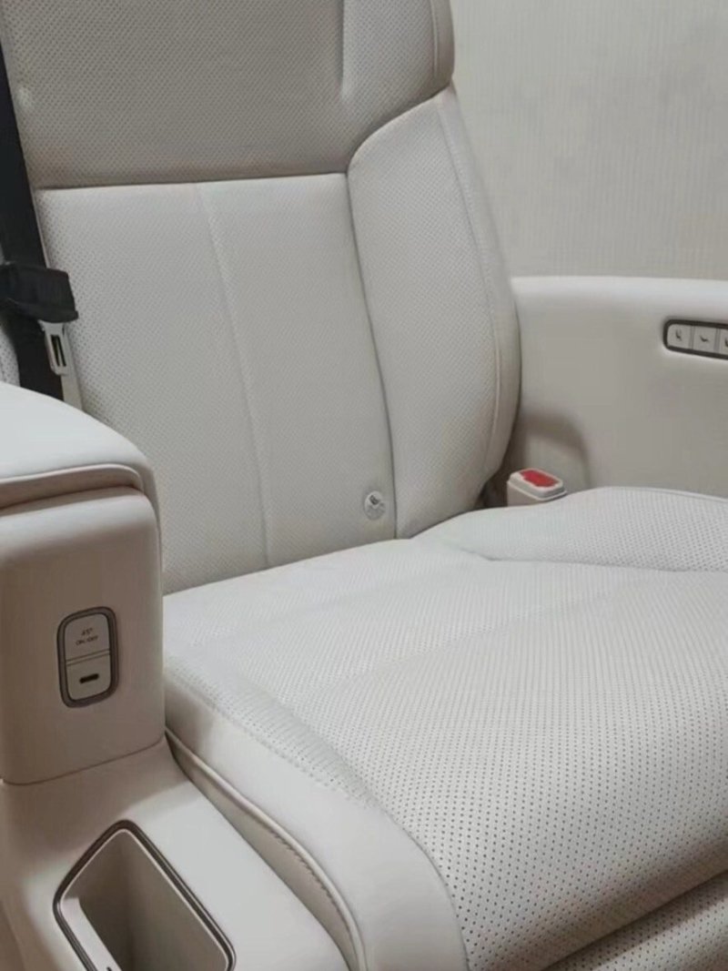 Li Auto MEGAHOME Version Middle Row Rotating Seat