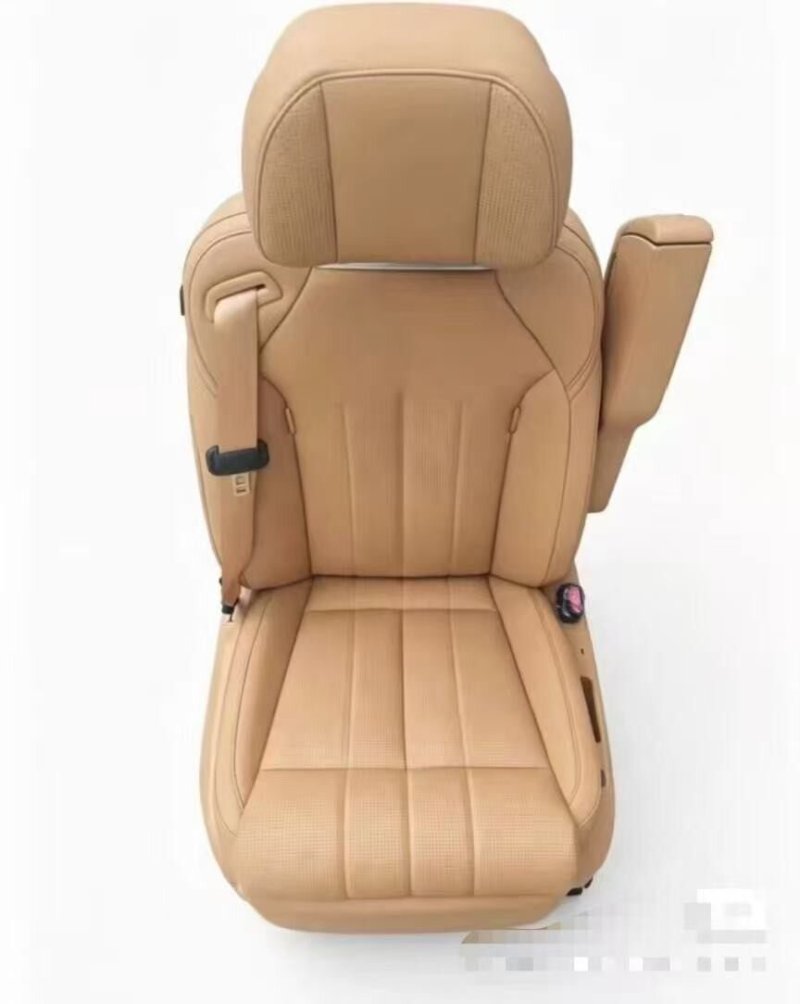XPeng Gx Middle Row Zero-Gravity Seat High Trim Electric Armrest, Charge Port