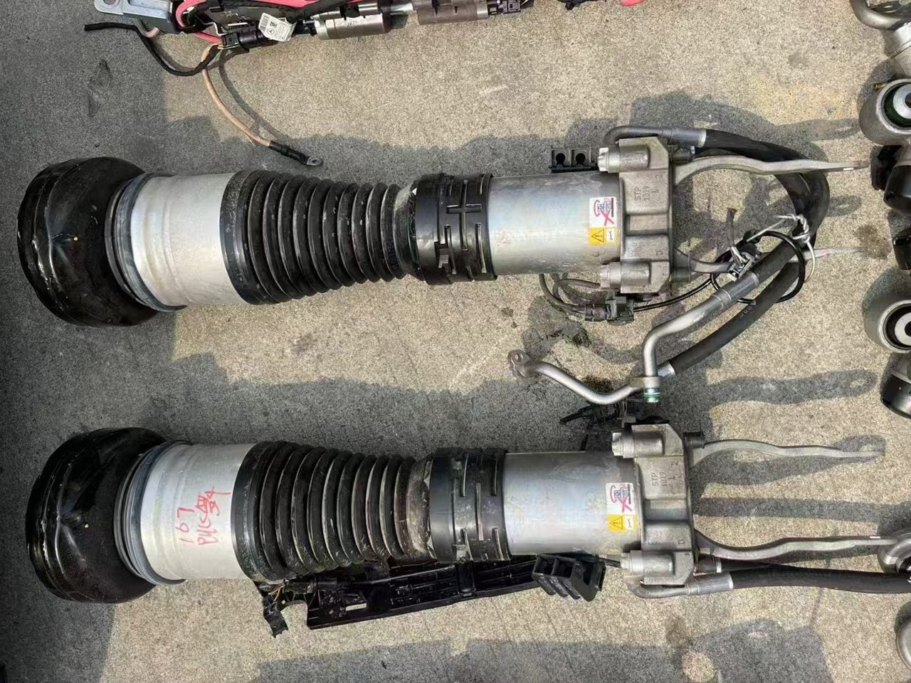 Mercedes-Benz Maybach GLS680 Magic Carpet Suspension Shock Absorber Hydraulic Pump Air Reservoir