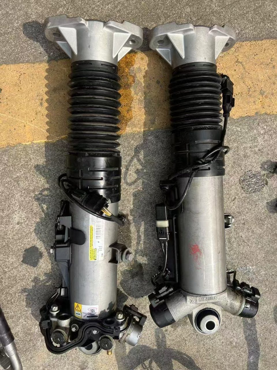 Mercedes-Benz Maybach GLS680 Magic Carpet Suspension Shock Absorber Hydraulic Pump Air Reservoir
