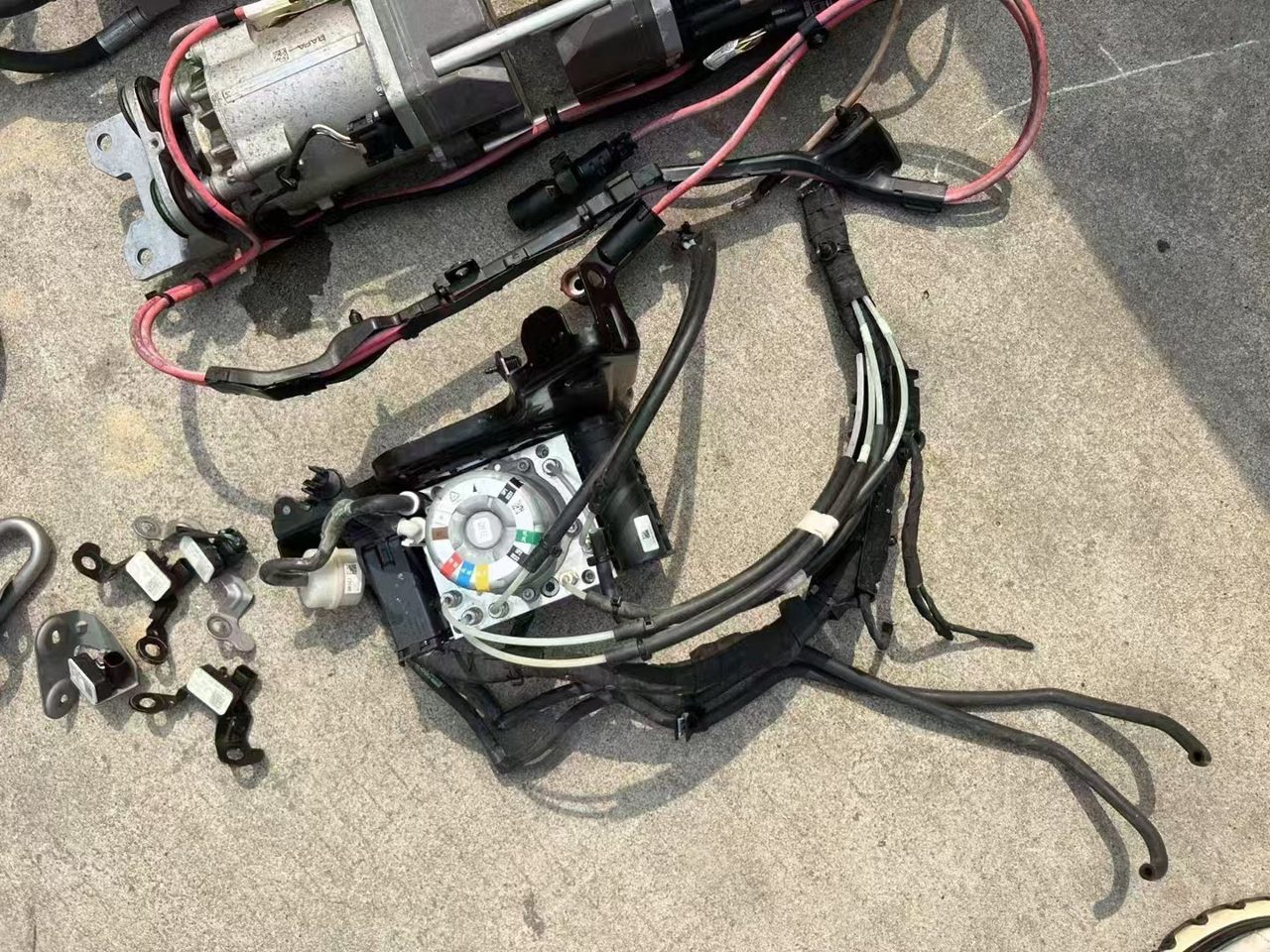 Mercedes-Benz Maybach GLS680 Magic Carpet Suspension Shock Absorber Hydraulic Pump Air Reservoir