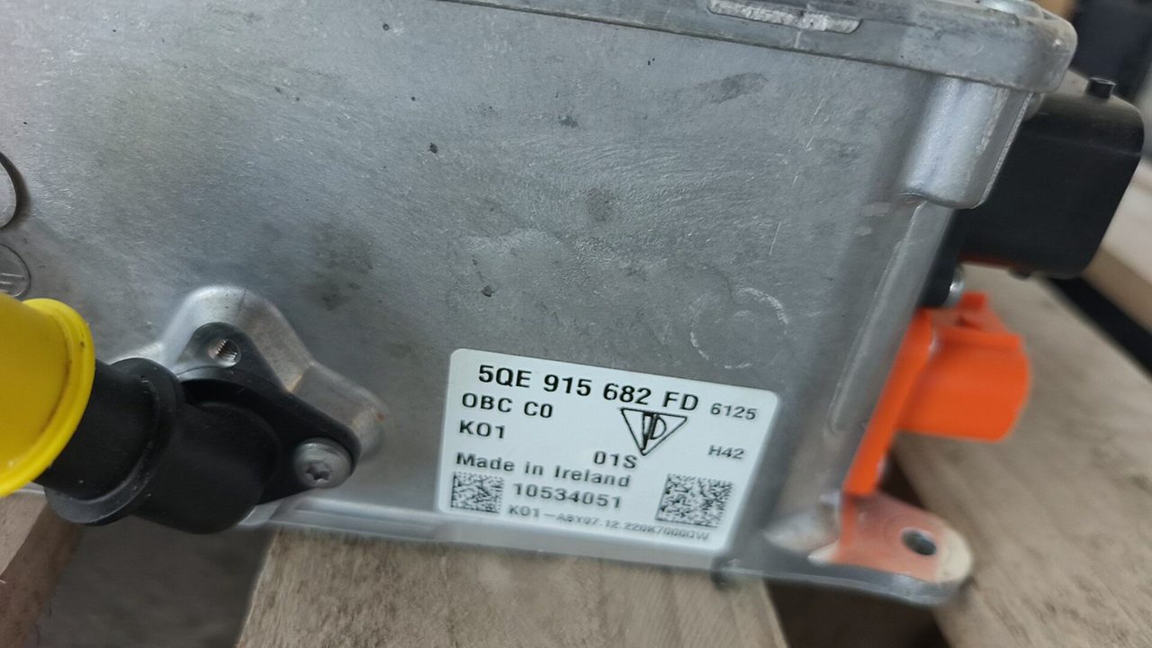 Porsche OEM Charger 5QE915682AM/FD/K01