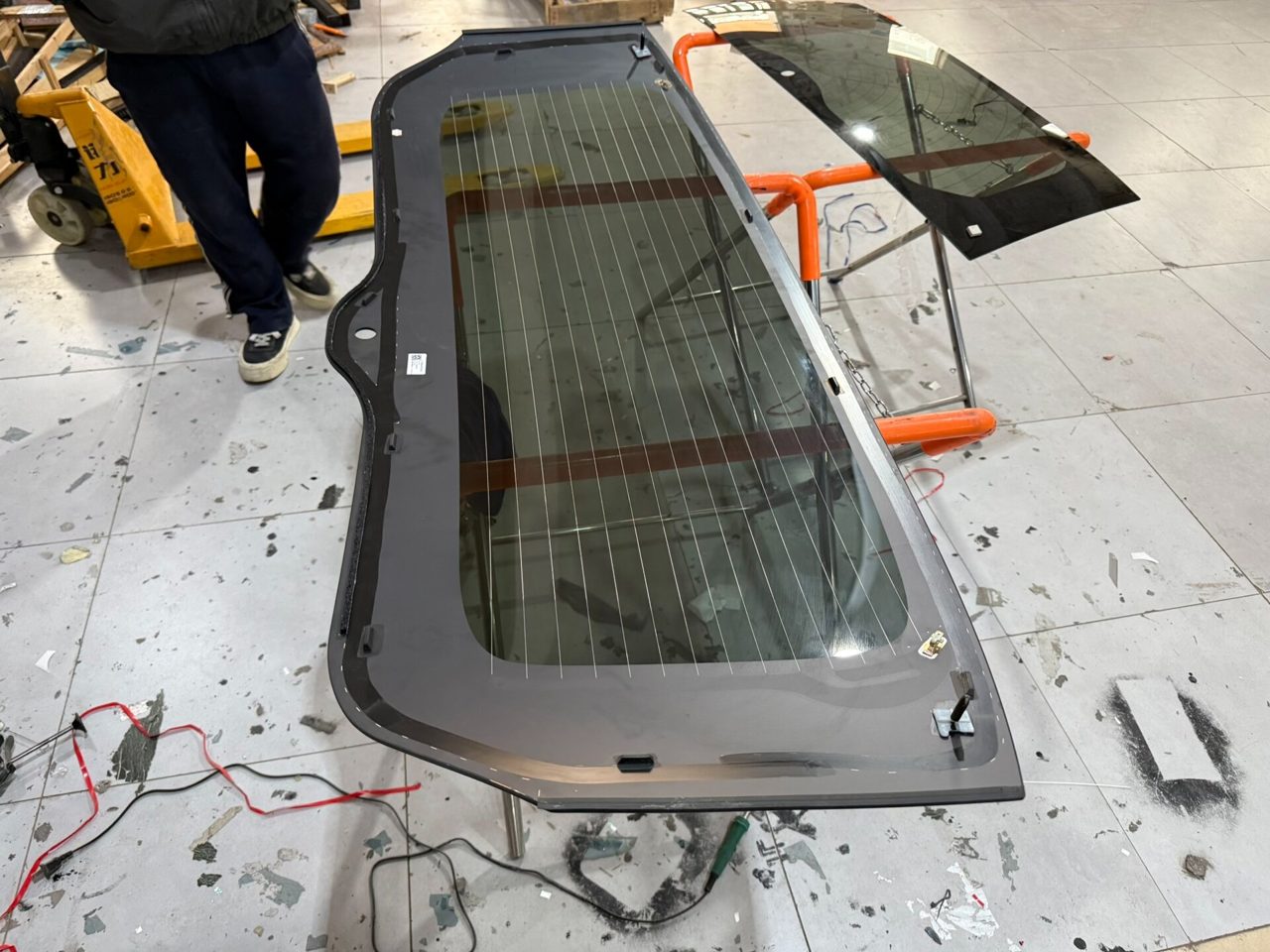 ZEEKR 9x Rear Gear Glass, Brand New OEM, ZEEKR 9x Front Gear Glass Front Door Glass Rear Door