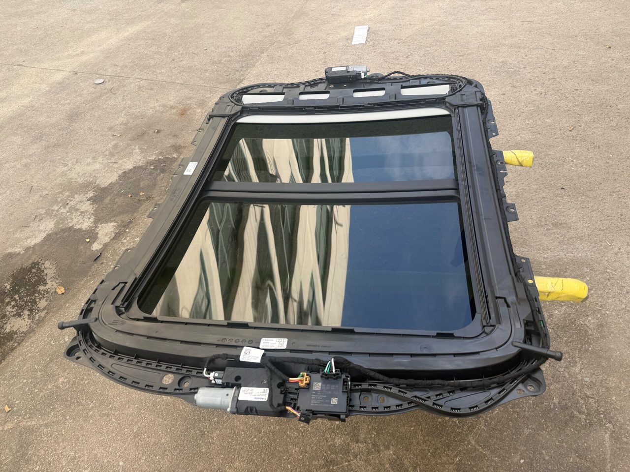 ZEEKR 9x Sunroof Glass, Brand New OEM