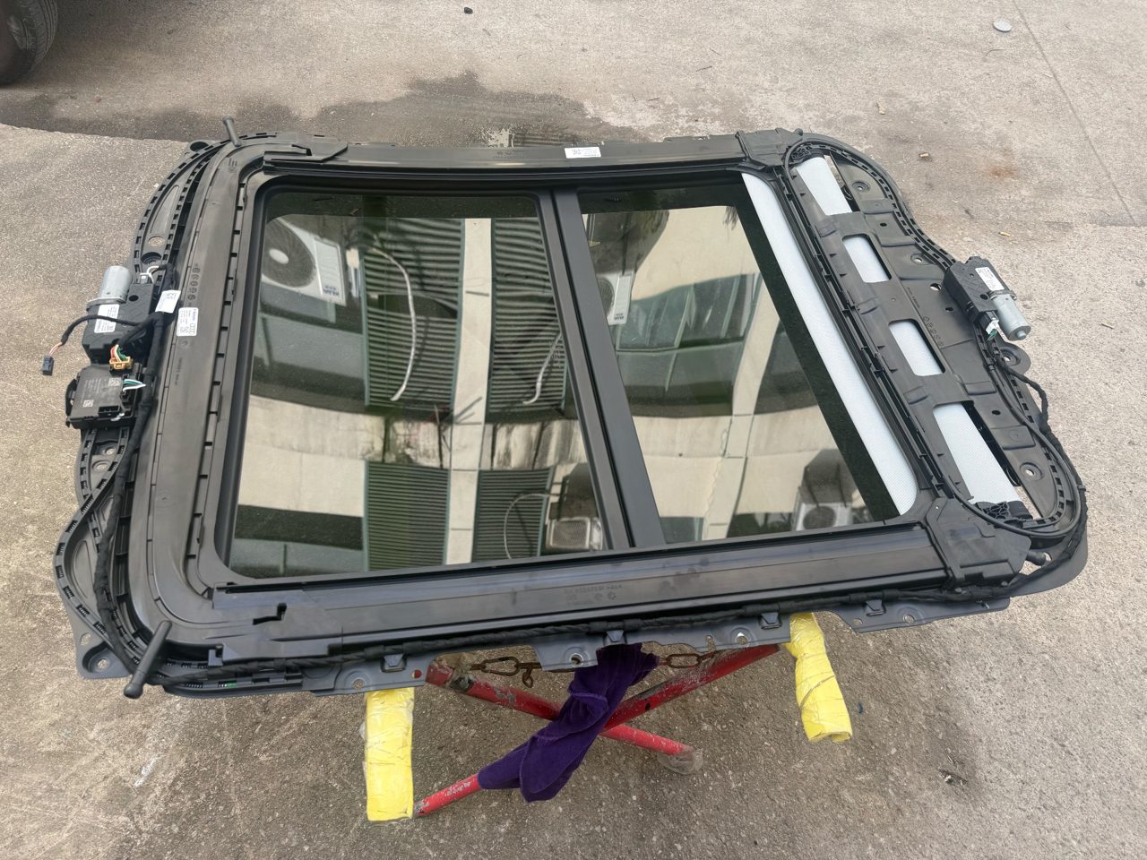 ZEEKR 9x Sunroof Glass, Brand New OEM