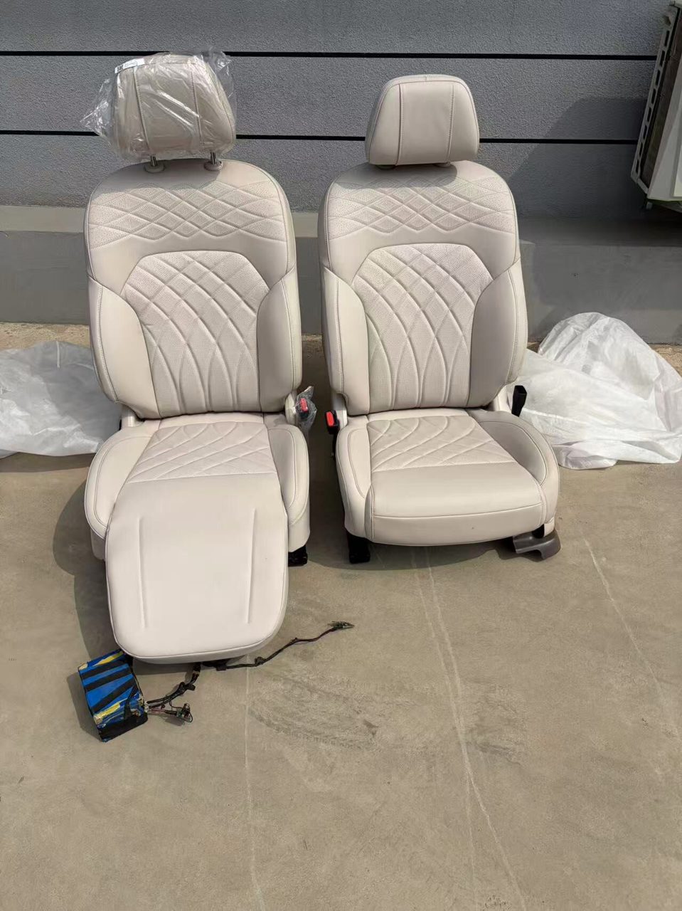 IM Motors LS9 Driver & Passenger Seat A Pair