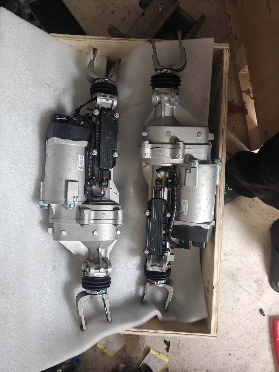 IM Motors L7 Rear-Wheel Steering Crab Mode Motor, Genuine OEM Used Part, Condition Used, Looks Like New