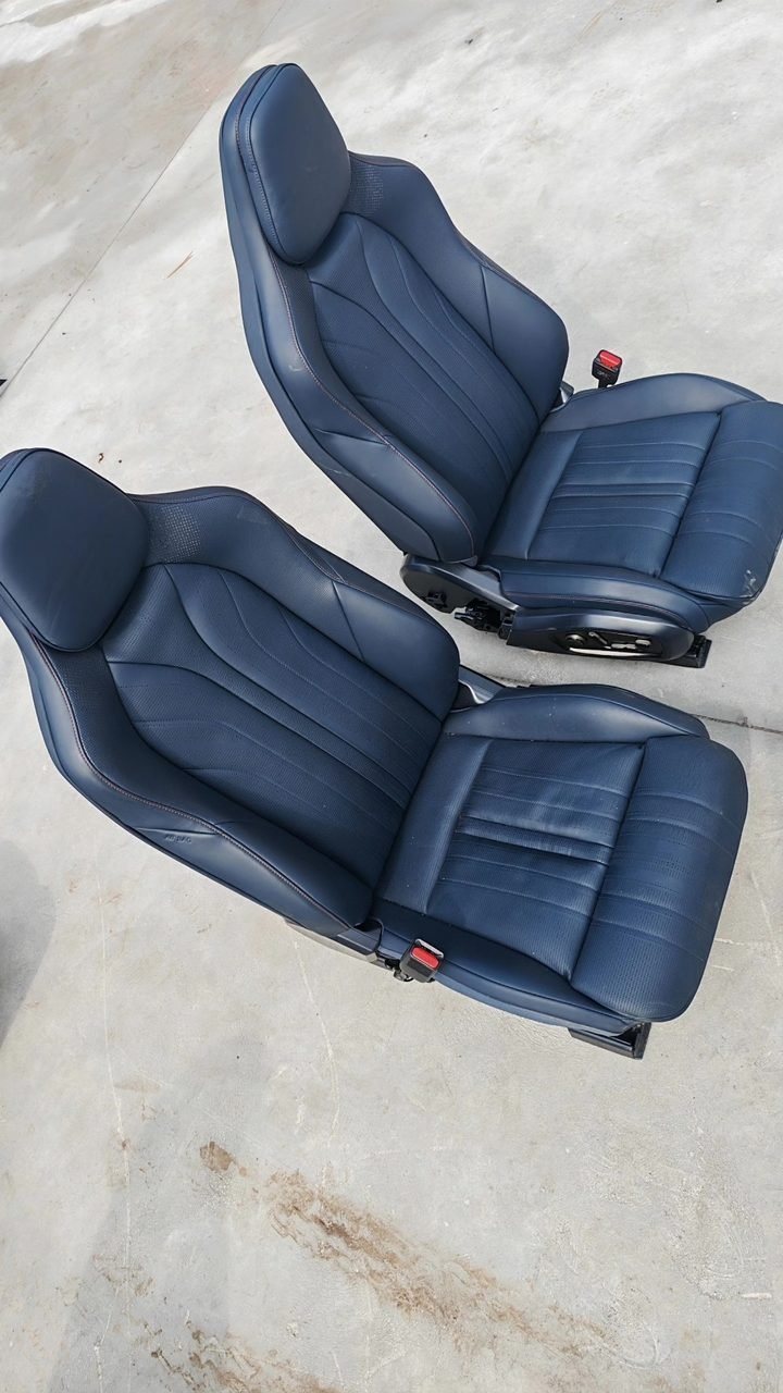 JiKr001 OEM front seats, both driver and passenger, with electric adjustment