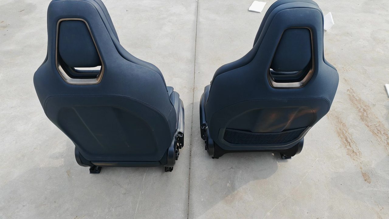 JiKr001 OEM front seats, both driver and passenger, with electric adjustment