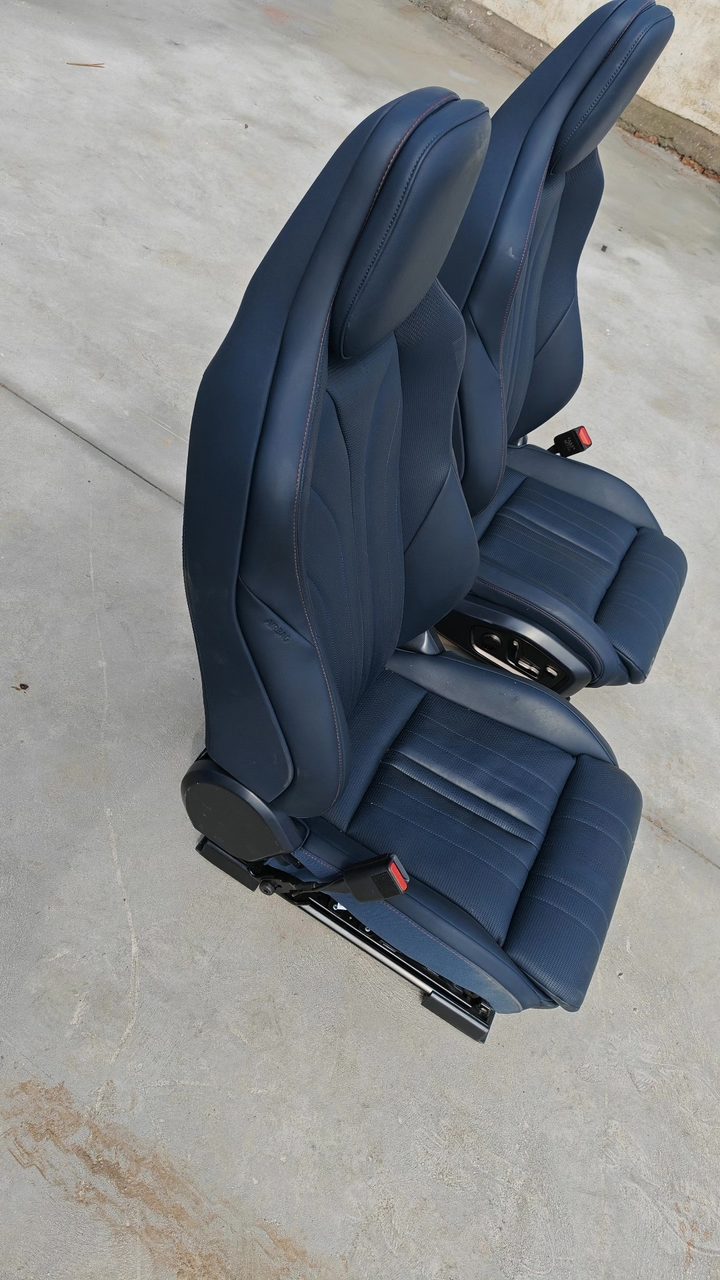 JiKr001 OEM front seats, both driver and passenger, with electric adjustment