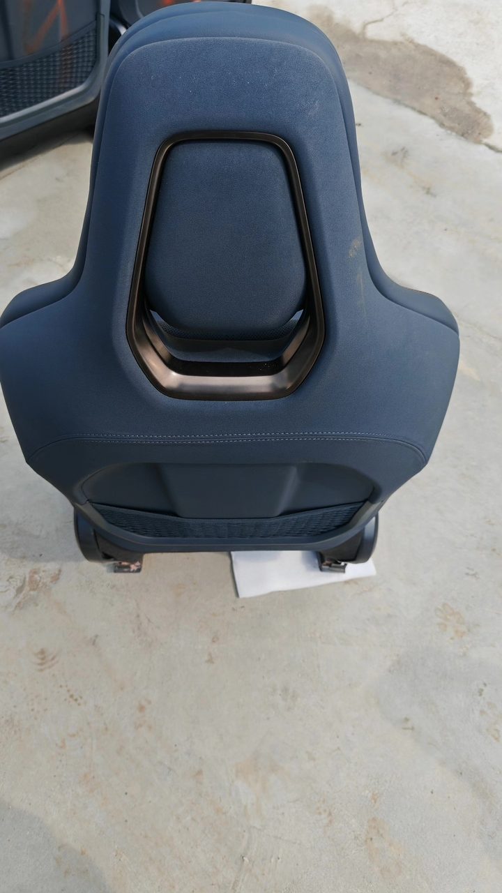 JiKr001 OEM front seats, both driver and passenger, with electric adjustment